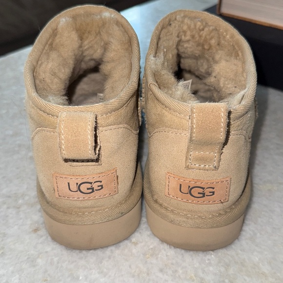 UGG Ultra Short Boots Sz 7 - Mustard Seed - Picture 3 of 6